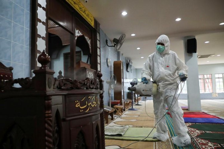 Malaysia steps up coronavirus tests as it braces for 'worst scenario'