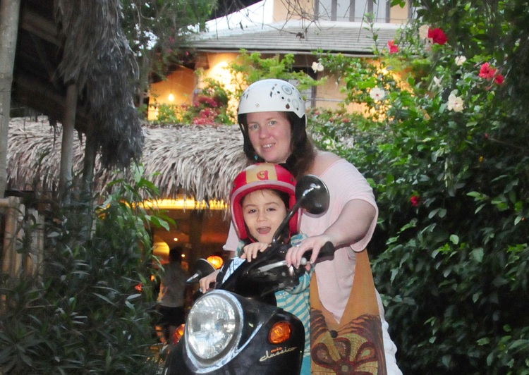 Stranded foreign tourists enjoy unexpected stopover in Hoi An