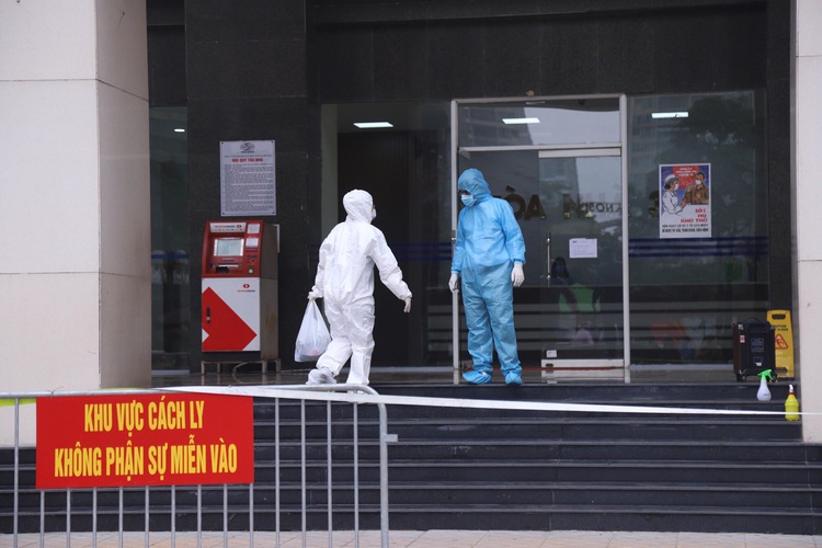 First Vietnamese reporter sickened by COVID-19