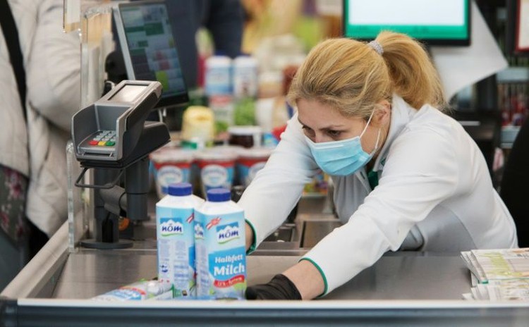 Shoppers and nudists get to grips with masks in virus battle
