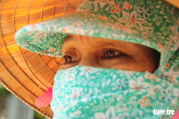 As COVID-19 challenges lottery ticket vendors in Vietnam, community lends a helping hand