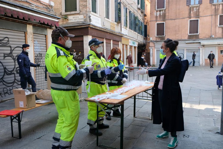 Number of coronavirus intensive care patients in Italy drops for first time