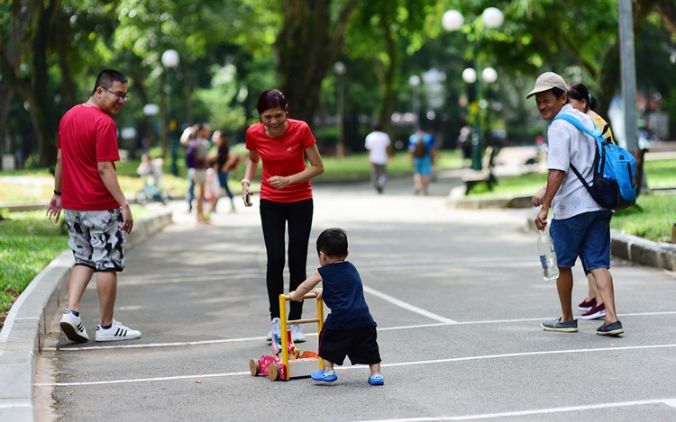 Expat families make the best of historic situation during school closures in Vietnam