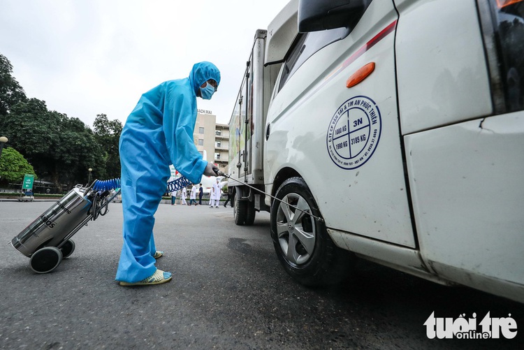 Hanoi confirms two new COVID-19 cases linked to hospital, village clusters
