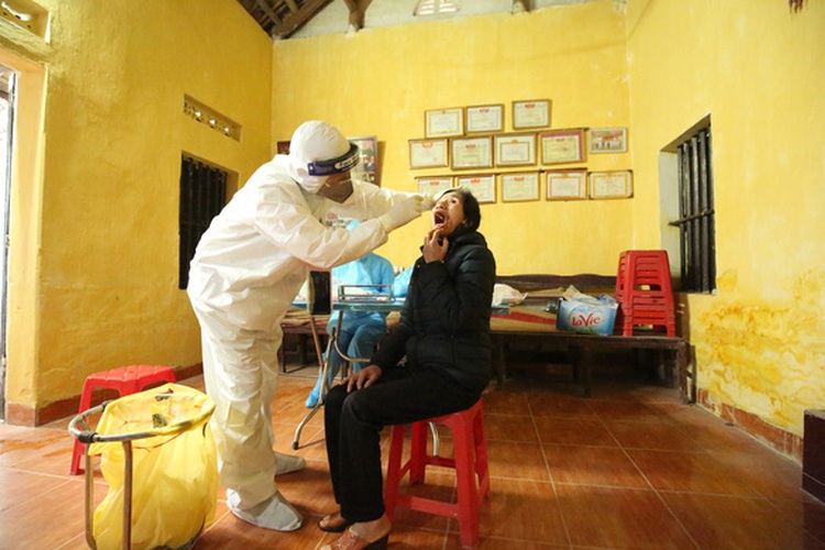 Two-thirds of coronavirus infections in Hanoi asymptomatic: health director