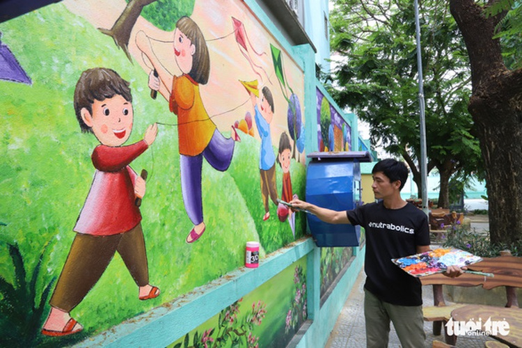 Da Nang art teacher gives school makeover with murals during COVID-19 break