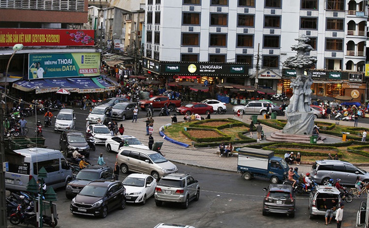 Vietnam’s Da Lat as packed as ever on first weekend post-social distancing