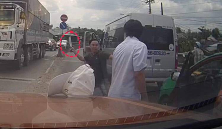 Taxi driver attacked in road rage incident in southern Vietnam