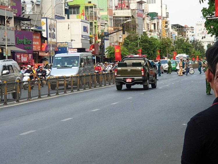 Saigon to allow cars in both directions on more downtown streets at night