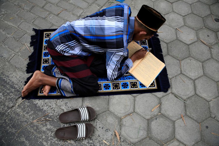 Indonesia's Ramadan school moves online amid coronavirus epidemic