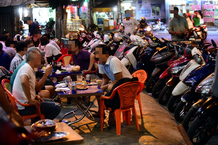 Long time no drink: Vietnam warns against drunk driving as social distancing eased