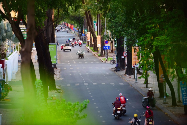 Ho Chi Minh City revels in blue sky, fresh air after social distancing