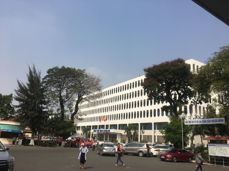 10 Vietnamese offer lung donations to British COVID-19 patient