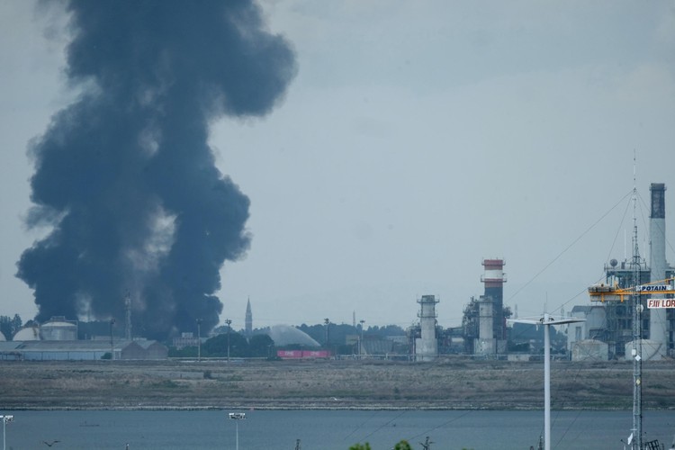 Blast hits chemical plant near Italian city of Venice