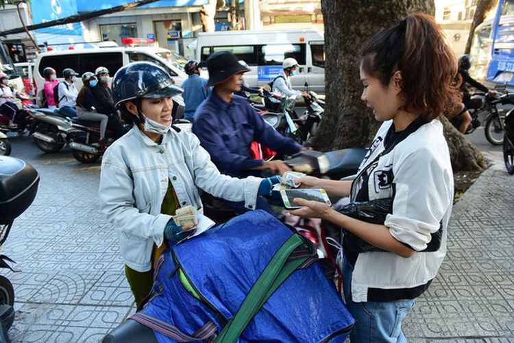 Half of Vietnamese populace to adopt online shopping by 2025: master plan