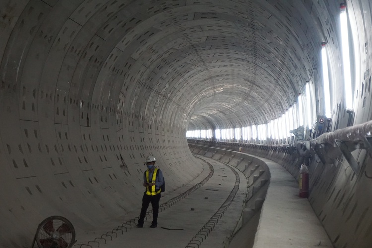 Ho Chi Minh City seeks entry restriction waiver for metro project's foreign experts