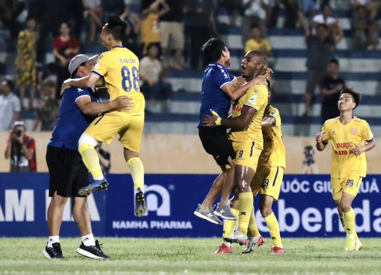 Vietnam football marks comeback with 10,000 fans attending game after COVID-19 postponement