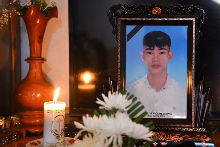 Twenty-six held over migrant lorry tragedy in Britain
