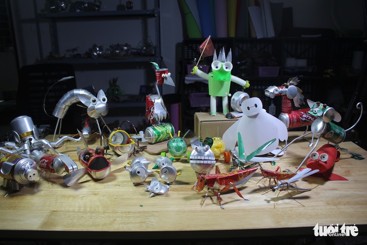 Vietnamese man makes toy animals from waste