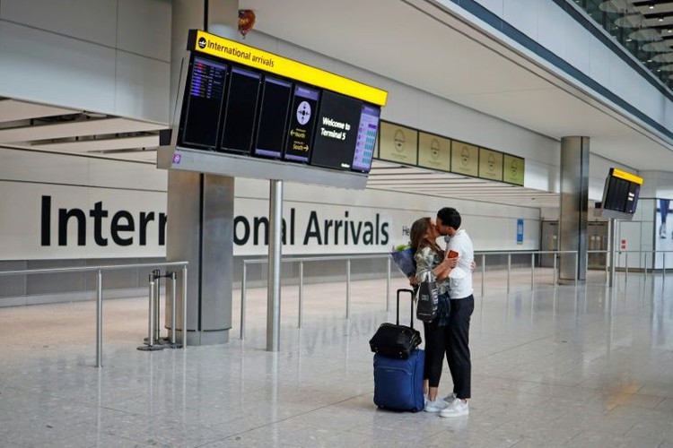 Britain starts mandatory self-quarantine for arrivals