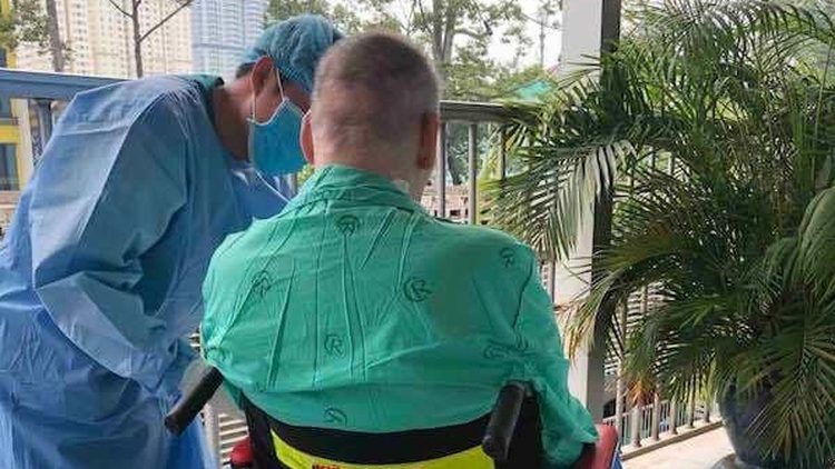 British pilot disconnected from ventilator; lung transplant no longer necessary