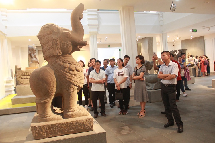 Da Nang seeks to impress int'l holiday seekers with TV commercial aired on BBC