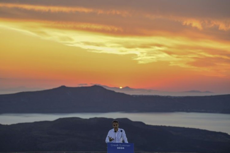 Fear and impatience as Santorini awaits return of mass tourism