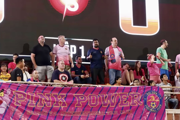 UK consul general spectates Ho Chi Minh City football derby