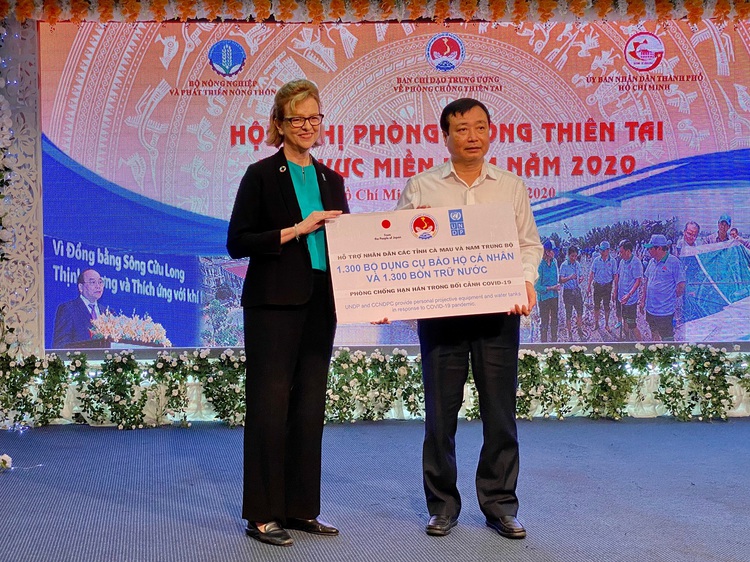 Japan, UNDP provide assistance to help Vietnamese provinces combat COVID-19