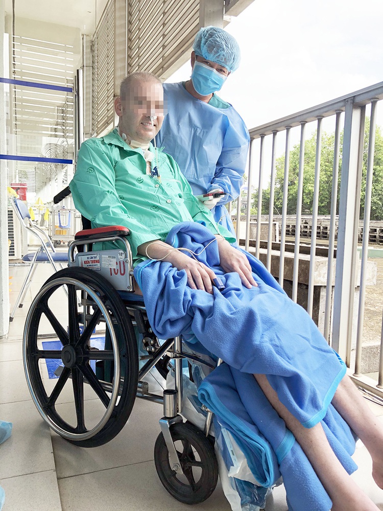 British pilot leaves intensive care, continues physical rehabilitation in Ho Chi Minh City