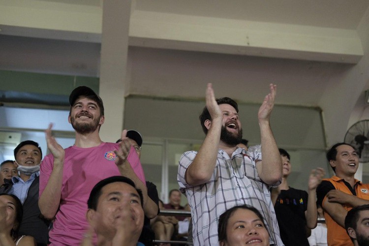 ‘Go Saigon, go!’: Foreigners liven up stadium in Vietnamese football league game