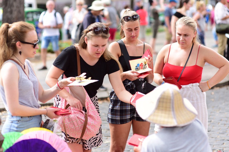 Vietnam to hold off welcoming inbound tourists: PM