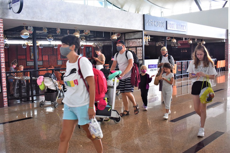 Vietnam prolongs automatic extension of temporary residence permits for stranded foreigners through July