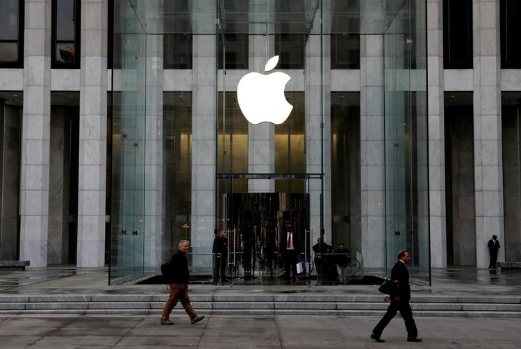 LinkedIn sued over allegation it secretly reads Apple users' clipboard content