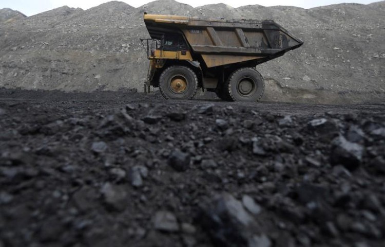 Vietnam imports first U.S. coal shipment, state coal miner says