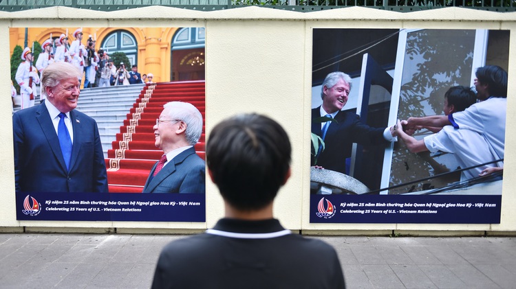 Photo wall captures moments in 25 years of Vietnam-US relations