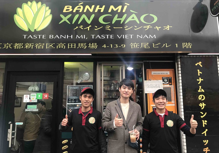 Vietnamese brothers’ 'banh mi' stores a crowd-pleaser in Japan
