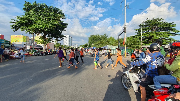In Vietnam, job seekers face tough time following COVID-19 pandemic
