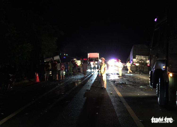 At least 8 killed in coach-truck collision in south-central Vietnam
