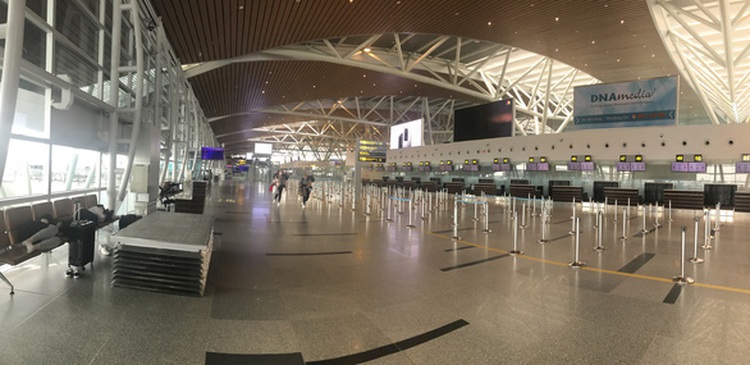 Vietnam halts int'l flights at Da Nang airport over suspected COVID-19 case