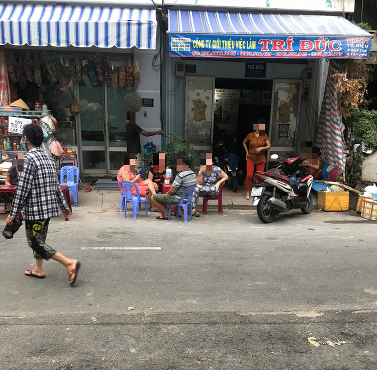 Housekeepers of Saigon fight to survive in pandemic-ravaged market