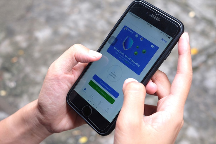 Vietnam urges citizens to install contact-tracing app