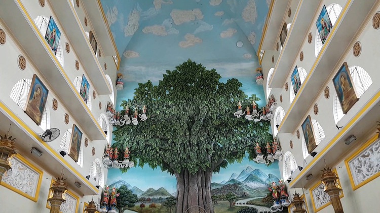 Young director introduces over 130 Vietnamese temples in ambitious YouTube series