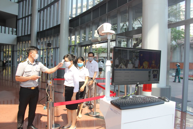 Da Nang asks public servants to work from home after official positive for COVID-19