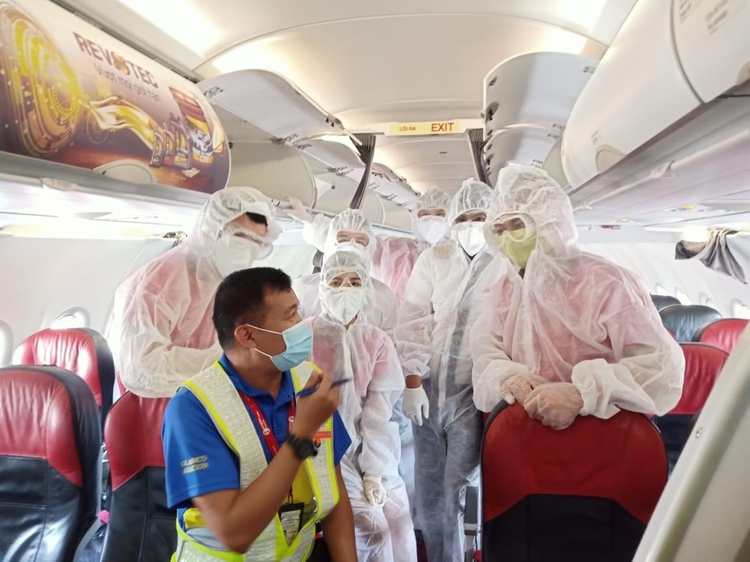 Private carrier to bring passengers stranded in Da Nang back to Hanoi, Saigon