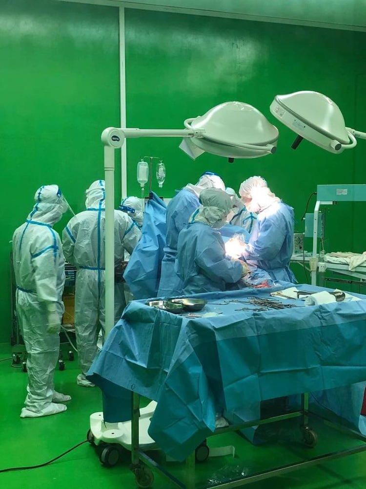Doctors manage to perform C-section on pregnant COVID-19 patient in Da Nang