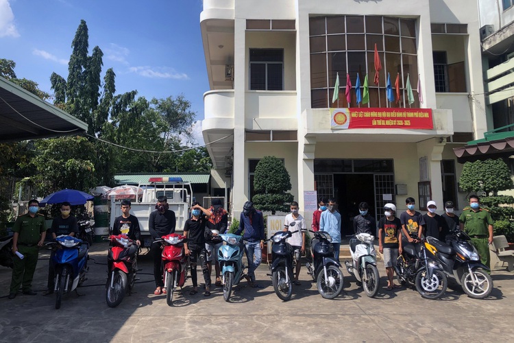 Scores detained for motorbike racing in city near Saigon amid COVID-19 social distancing