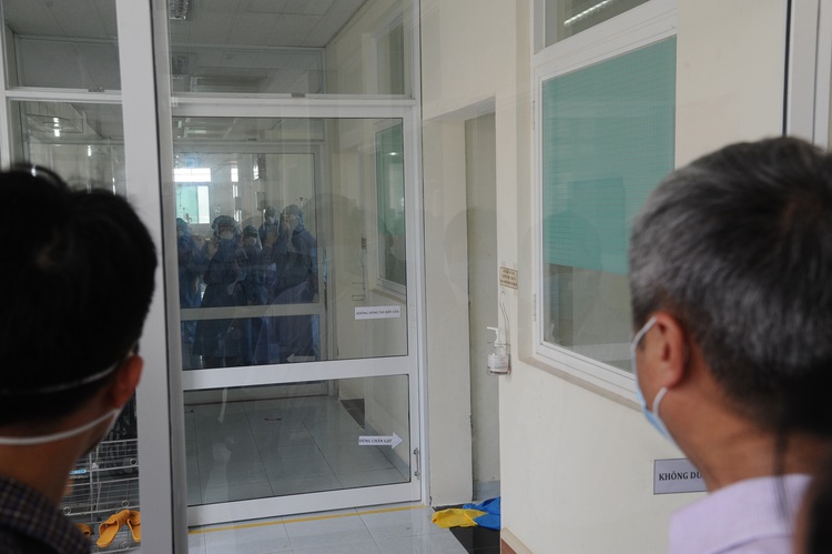 90-yo man contracts COVID-19 after contact with nurse in central Vietnam