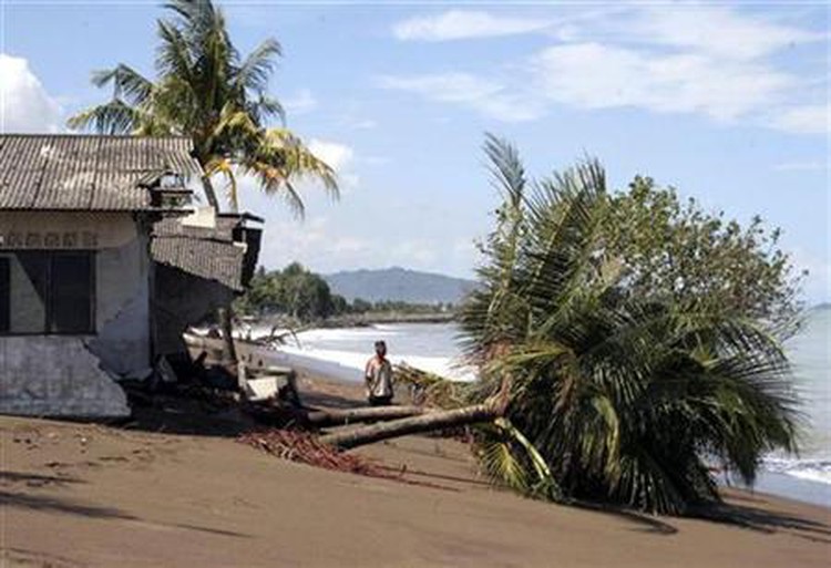 Strong quake strikes off Indonesia's Sumatra, no tsunami risk