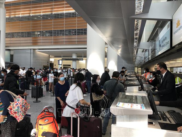 340 Vietnamese citizens arrive home from US